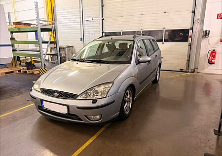 Ford Focus Turnier - TÜV bis 09/2027, neue Teile