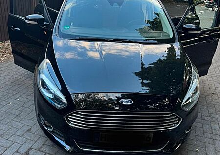 Ford S-Max 2,0 TDCi 132kW Titanium Titanium