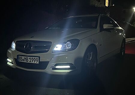 Mercedes-Benz C 220 Top Gepflegter CDI Coupé weiß Leder Xenon