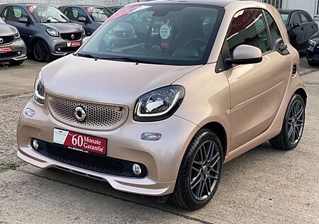 Smart ForTwo BRABUS ®SportPaket_Champagne beige_Ambiente_Park