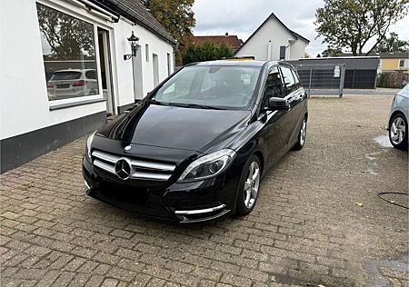 Mercedes-Benz B 180 -