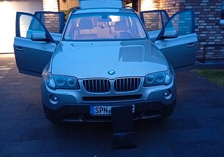 BMW X3 xDrive20d 8fach bereift