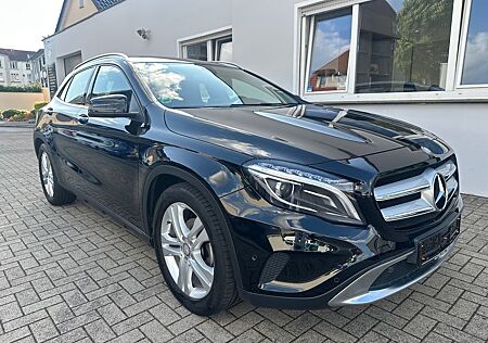Mercedes-Benz GLA 200 /BI-XENON/AHK/AUTOMATIK/SHZ