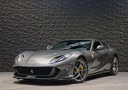 Ferrari 812 6.5 Superfast - Shields - Carbon - Display
