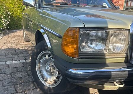 Mercedes-Benz 230 E TÜV NEU mit H- Kennzeichen