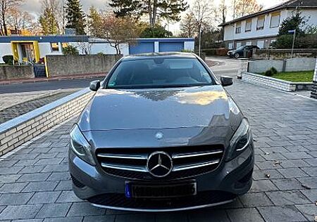 Mercedes-Benz A 180 BlueEFFICIENCY Style Edition Style Edition