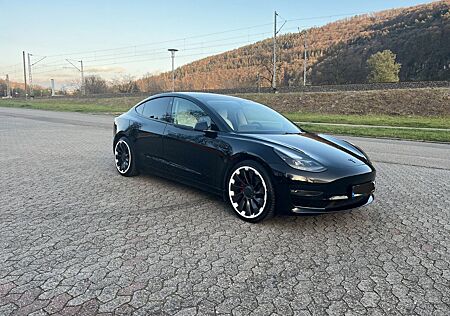 Tesla Model 3 Performance - Schwarz-Weiß Design