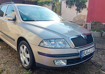 Skoda Octavia Combi 2.0 FSI Ambiente AHK 06/26
