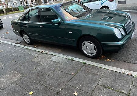 Mercedes-Benz E 240 CLASSIC Classic