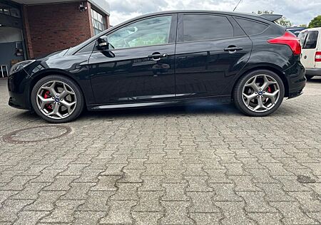 Ford Focus 2,0 EcoBoost ST *NeueBremsen*Vorne&Hinten