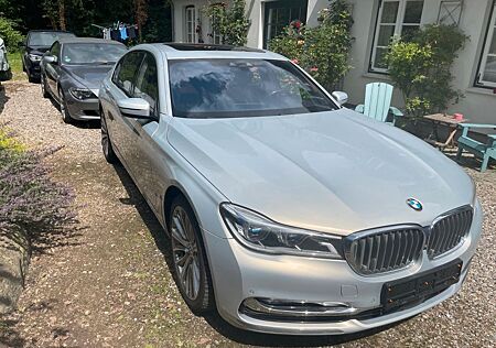 BMW 740Ld xDrive Individual - Scheckheft