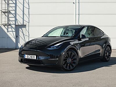 Tesla Model Y Performance Dual Motor AWD Performance