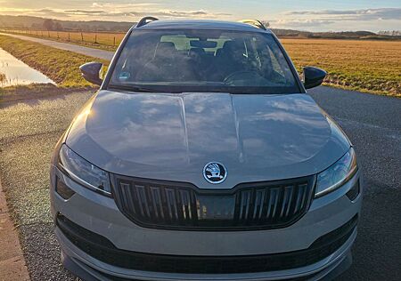 Skoda Karoq 1.5 TSI ACT DSG Sportline in grau
