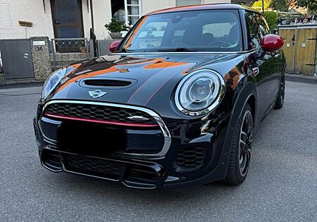Mini John Cooper Works JCW mit Klappenauspuff & Panoramadach