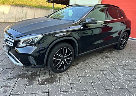 Mercedes-Benz GLA 200 CDI / d Teilleder 69TKM Kamera Teilleder
