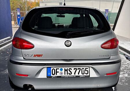 Alfa Romeo 147 gebraucht kaufen Alfa Romeo 147 1.6 16V T.Spark Distinctive Distinctive
