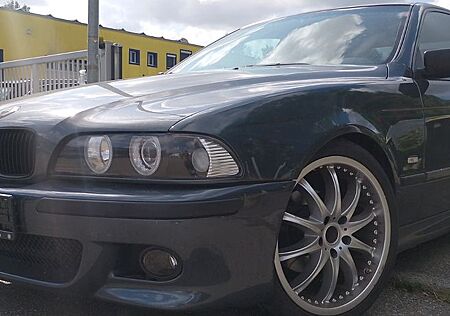 BMW 523i Automatik M // wenig km Leder -12/26 Tüv