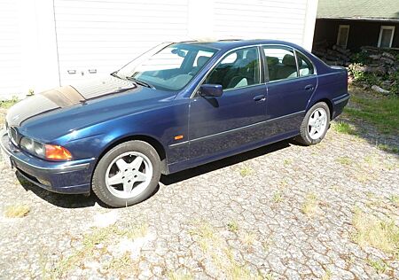 BMW 528i