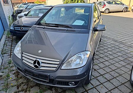 Mercedes-Benz A 180 PTS SHZ 8-fach bereift AHK