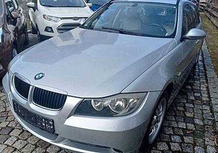 BMW 325i touring Automatik KLIMAAUTOMATIK+TEMPOMAT