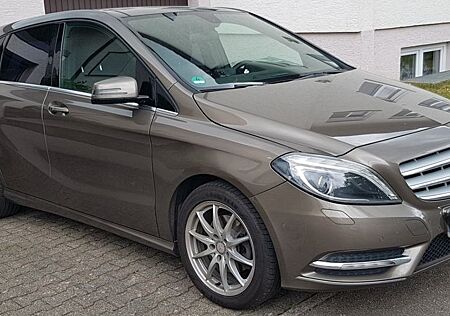 Mercedes-Benz B 200 BlueEFFICIENCY -