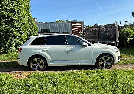 Audi Q7 45 TDI quattro S LINE 7 SITZE