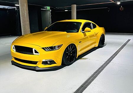 Ford Mustang 5.0 GT Vollausstattung 1. Hand Liebhaber