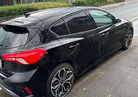 Ford Focus ST-Line X Panorama HUD Kamera Navi