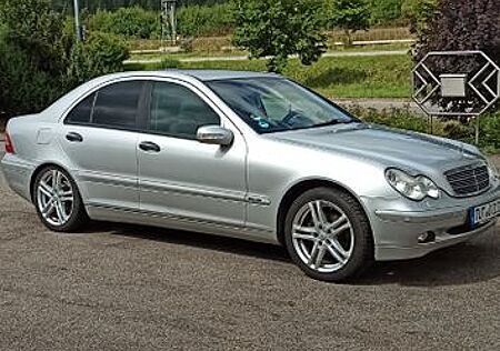 Mercedes-Benz C 200 CGI CLASSIC Classic