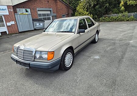 Mercedes-Benz 230 Limo,