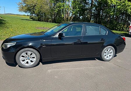 BMW 523i A -
