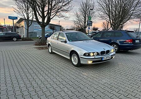 BMW 528i Auto