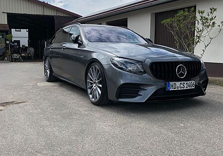 Mercedes-Benz E 53 AMG Mercedes-AMG E 53 4MATIC+ T Autom. ...