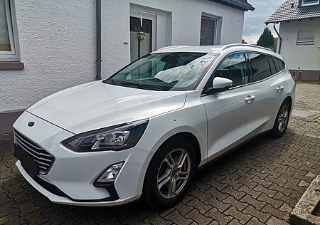 Ford Focus NAVI/CAM/SZH+LENKRADHZ/PARKASSIST/FACELIFT
