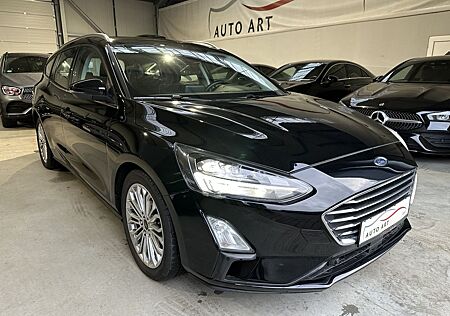 Ford Focus Titanium Pano Kamera LED SHZ Winter-Paket