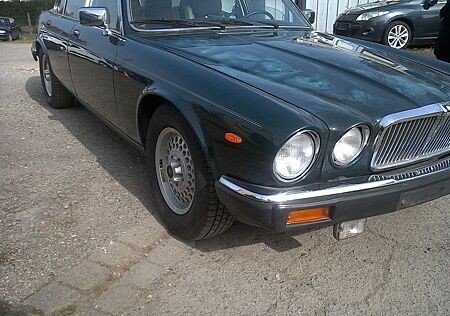 Jaguar XJ12 1.Hand Scheckheft Garagenfund