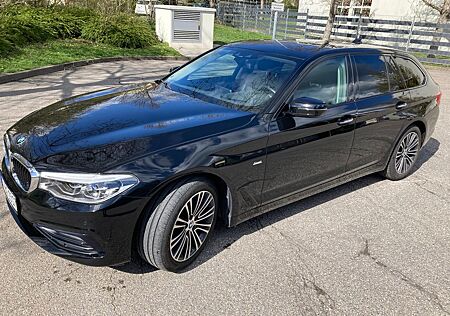 BMW 520i Touring - Headup, Kam, Komfsi, Keyless, App