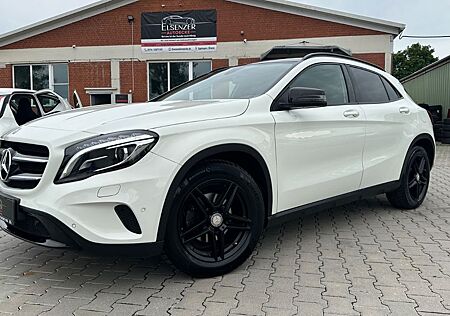 Mercedes-Benz GLA 200 Night Paket Panorama Bi-Xenon Sport