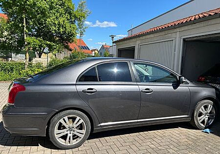 Toyota Avensis Sol 2,2-l-D-CAT Sol
