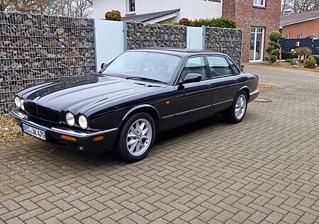 Jaguar XJ8 4.0