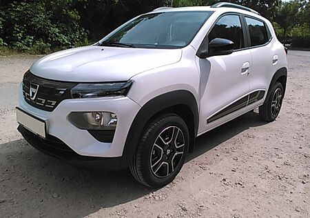 Dacia Spring Comfort Plus mit CCS-Schnellladeanschluss