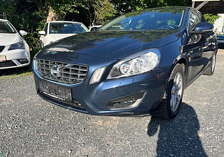 Volvo S60 Lim. Momentum/6Gang/Teilleder/SHZ/PDC/AHK