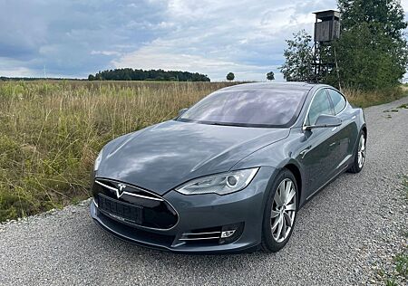 Tesla Model S 85