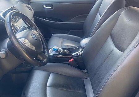 Nissan Leaf - -