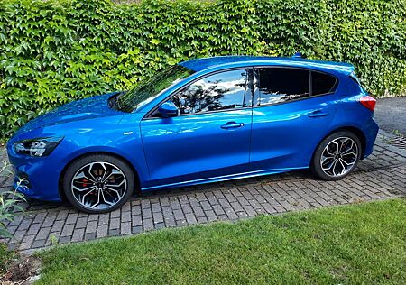Ford Focus ST-Line mit Herstellergarantie
