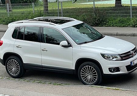 VW Tiguan Volkswagen 2.0 TSI DSG 4MOTION Sport & Style Spo...