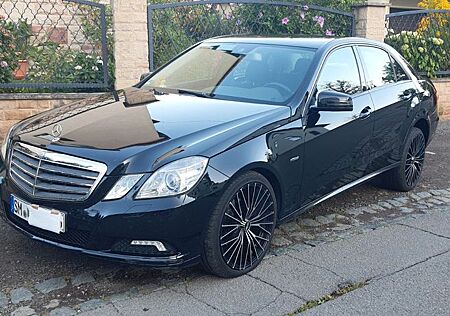 Mercedes-Benz E 220 CDI BlueEFFICIENCY *XENON*NAVI*KLIMA*STHZG