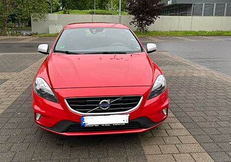 Volvo V40 D2 R-Design (2015)