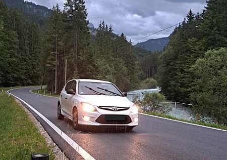 Hyundai i30 1.6 CRDi 66 kW Classic Classic + Ambilight
