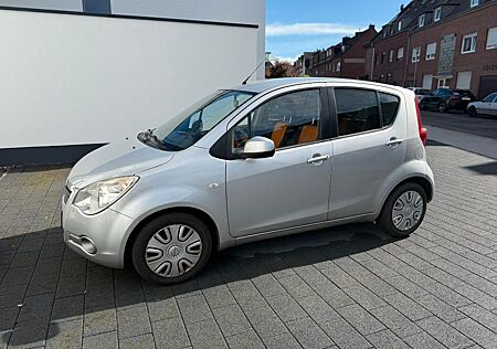 Opel Agila 1.2 -